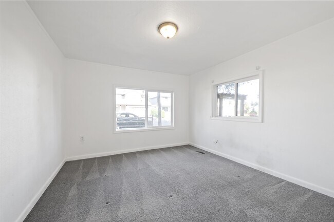 Building Photo - 11546 SE Washington St