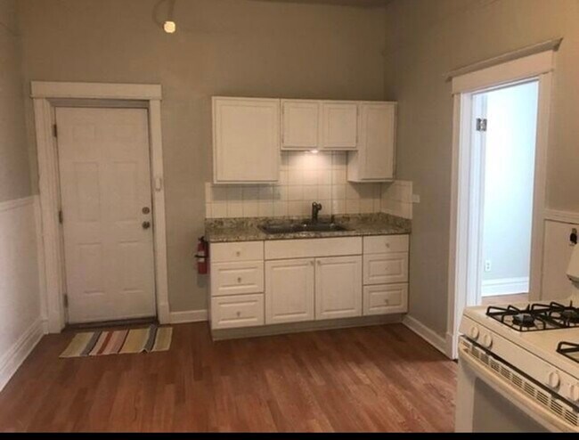 Foto del edificio - 2239 S Drake Ave