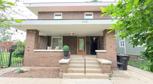 Building Photo - ALL UTILITIES INCLUDED...Trendy 1 Bedroom Apartment Downtown Lafayette