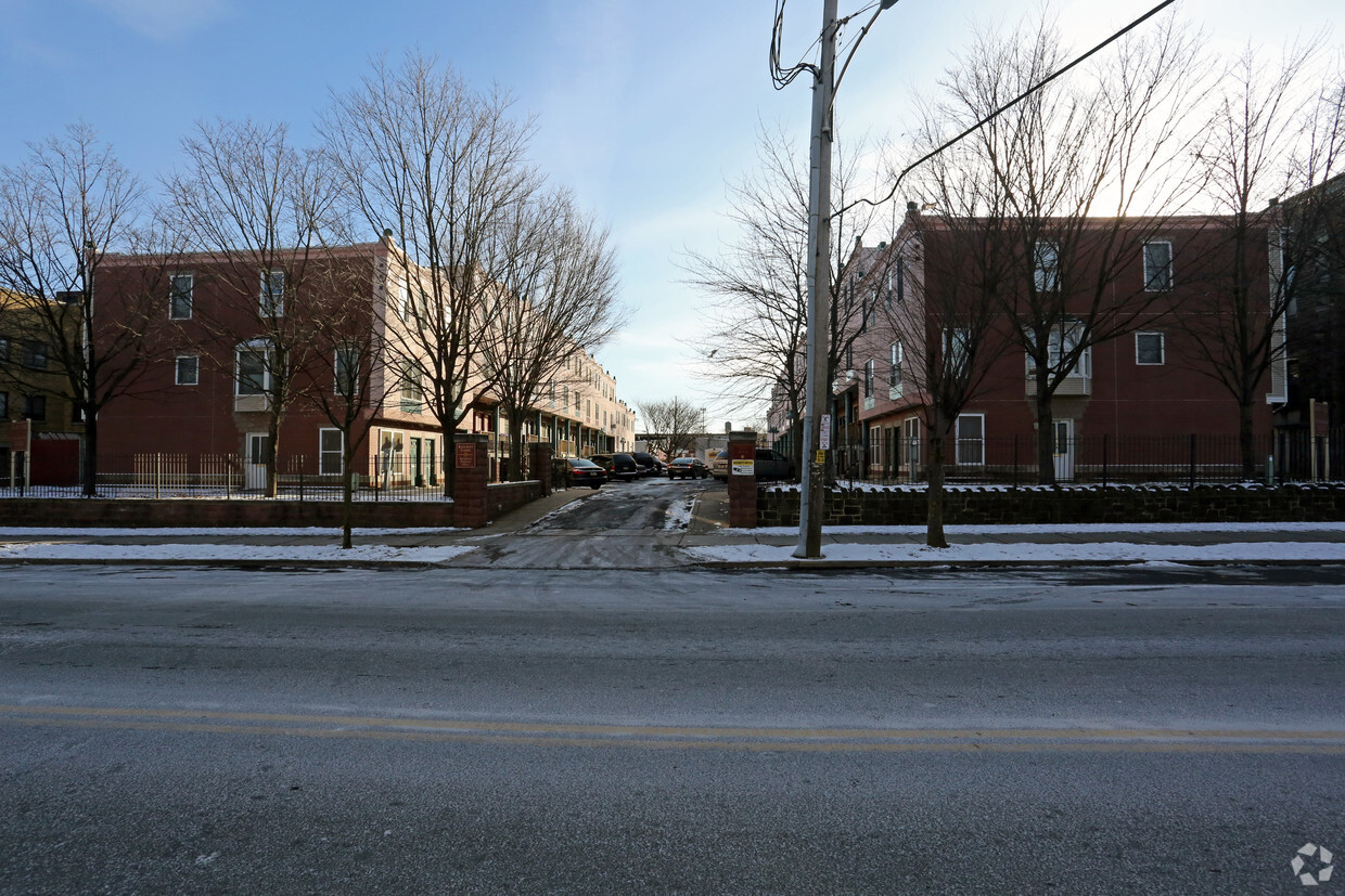 Foto del edificio - Bancroft Court Apartments