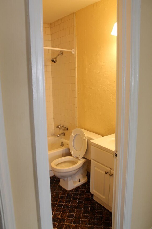 Foto del edificio - 2 Bedroom Apartment in Shandon off of Devi...