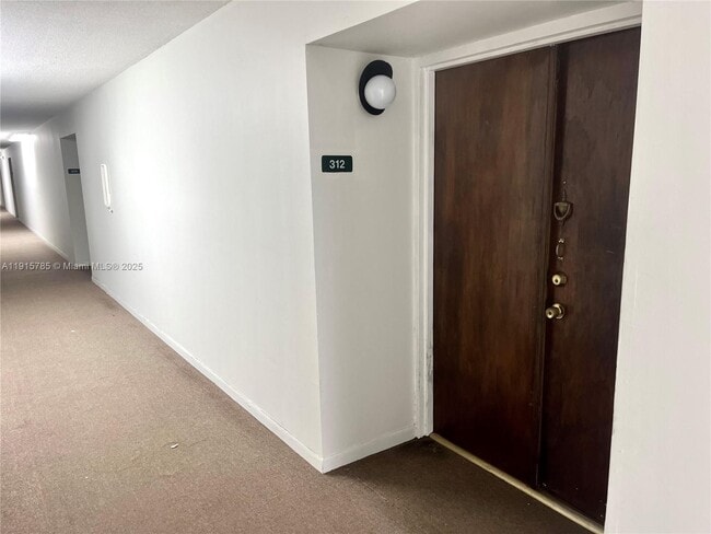 Foto del edificio - 11800 SW 18th St