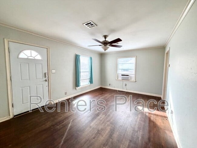 Building Photo - 4707 E 7th St