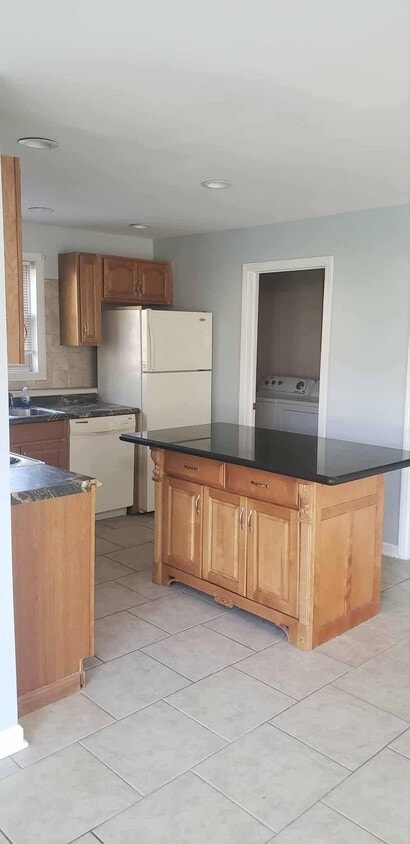 Foto principal - 5776 Leete Rd