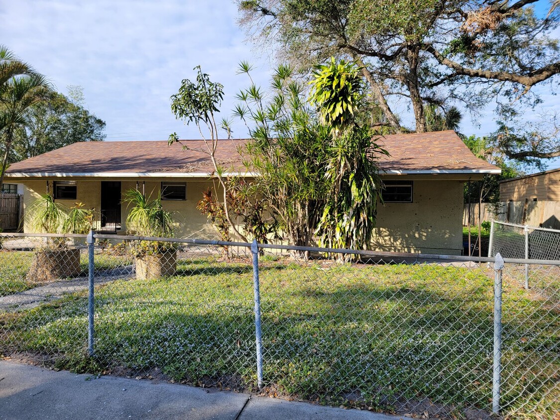 Primary Photo - 2031 Palm Terrace