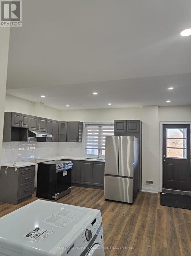 Building Photo - 126 Degrey Dr