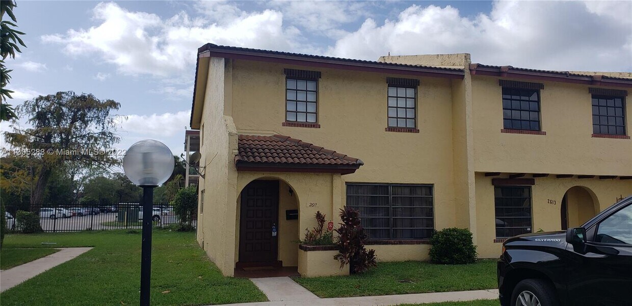 Primary Photo - 2611 NW 47th Ln