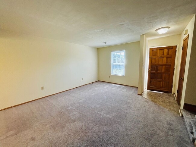 Building Photo - * RE-RENTAL AVAILABLE 1/7/26 * 2 Bedroom, 1.5 Townhouse