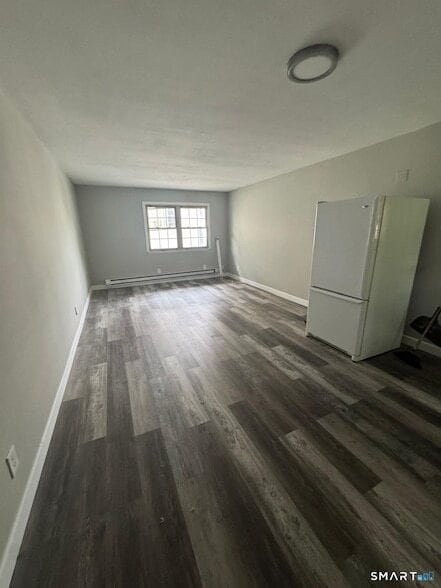 Building Photo - 240 Oak St