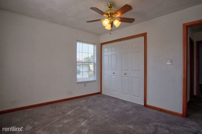 Building Photo - 2 br, 2 bath House - 812 Country Club Dr.