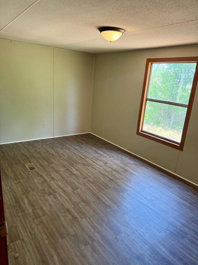 Foto del edificio - 6037 Friendship Rd