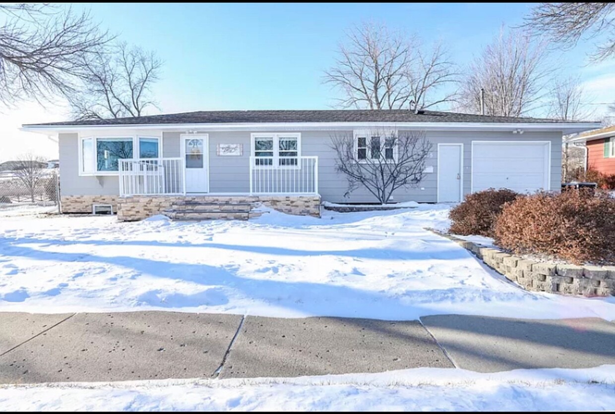 1415 Central Ave N, Valley City, ND 58072 House Rental in Valley City