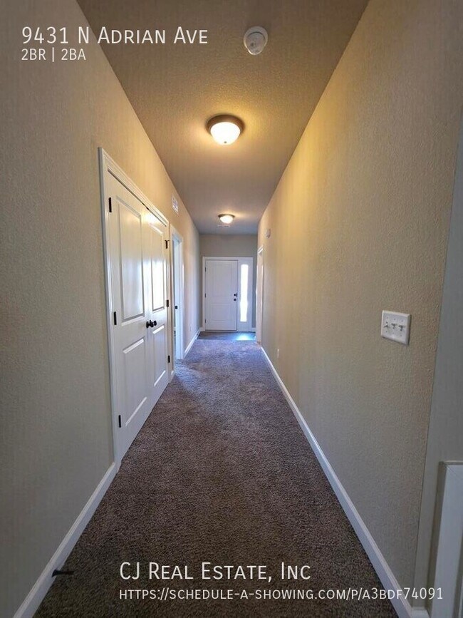 Foto del edificio - 9431 N Adrian Ave