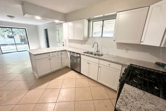 Building Photo - Completed Remodeled 3 Bedroom/2 Bath in Mo...