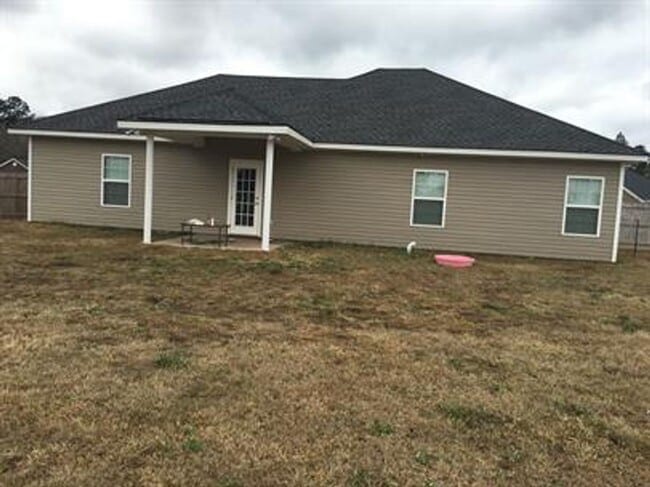 Building Photo - Beautiful home in a very quiet neighborhood!