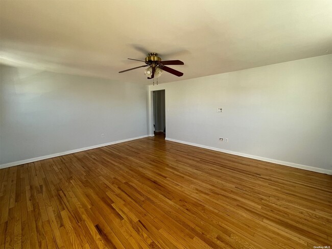 Building Photo - 305 Litchfield Ave