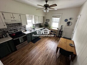 Building Photo - 1049 7th St W