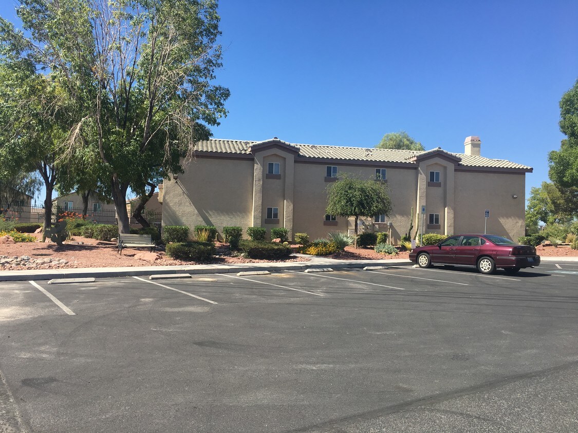 5710 E Tropicana Ave Las Vegas Nv 89122 Condo For Rent In Las Vegas Nv Apartments Com