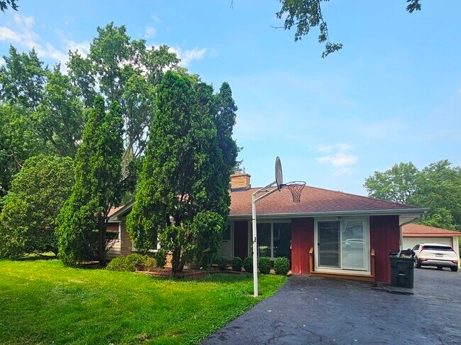 Foto del edificio - 7056 Osage Rd