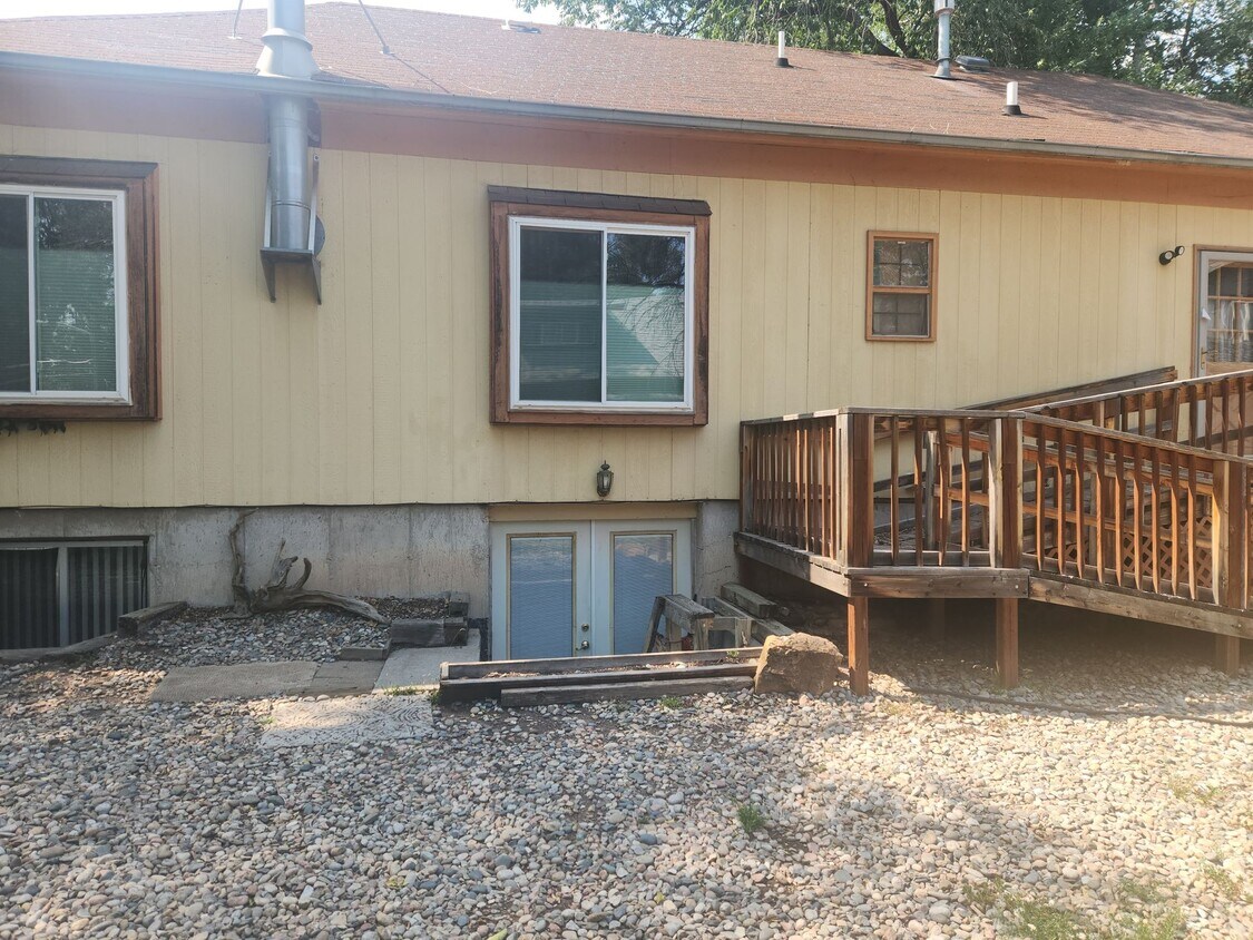 2 Bed Lower-Level unit in Old Colorado City! - 2 Bed Lower-Level unit in Old Colorado Cit...