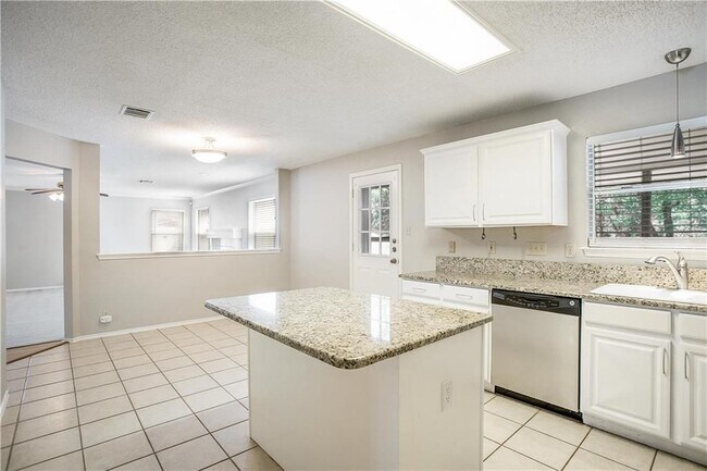 Foto del edificio - 608 Creekmont Dr