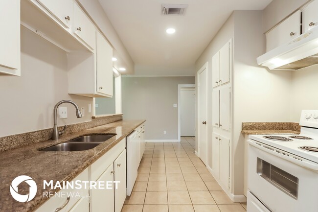 Foto del edificio - 6038 W Airport Blvd