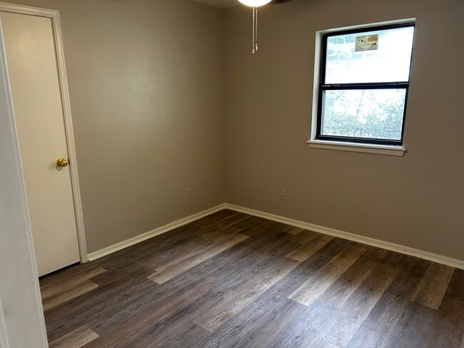 Bedroom 1 - 418 S Park Ave