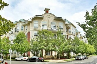 Building Photo - 3203 Leeward Dr