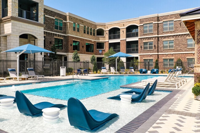 Building Photo - Brea Frisco