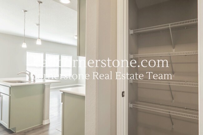 Foto del edificio - 4215 Samaritan Lp