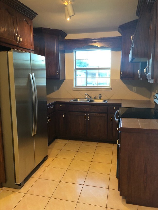 Foto del edificio - 5012 Santiago Ln