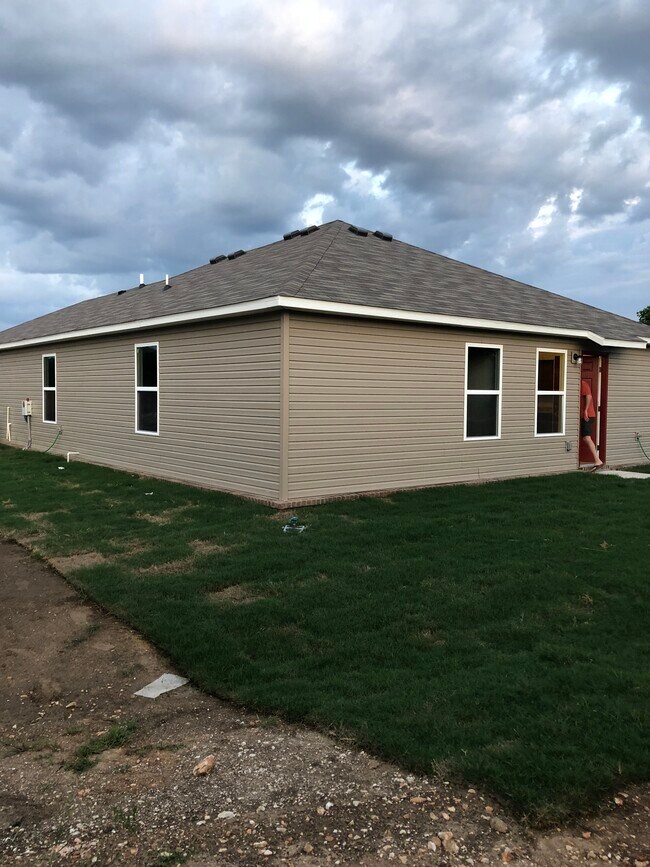 Foto del edificio - 5011 W Claxton Cir