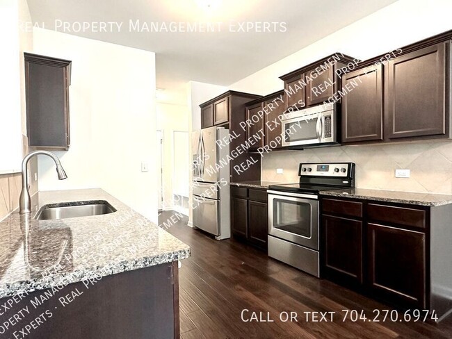 Foto del edificio - **MOVE IN CHRISTMAS SPECIAL!**Charming 4BR...