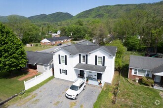 Building Photo - 1464 Forest Ave