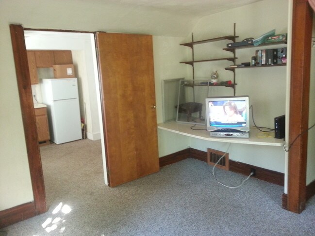 Building Photo - 614 Avon