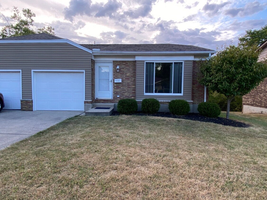 Foto principal - Beautifully Remodeled 2-Bedroom Home with ...
