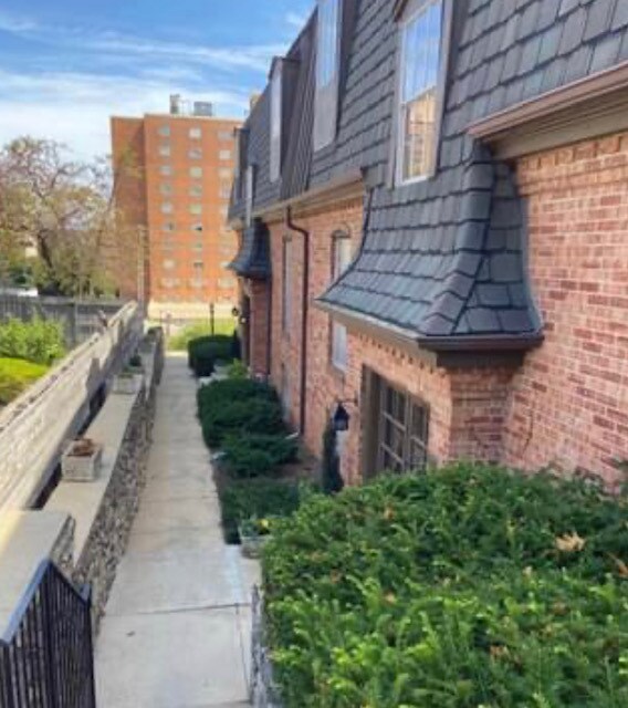 Foto del edificio - 4732 Belleview Ave