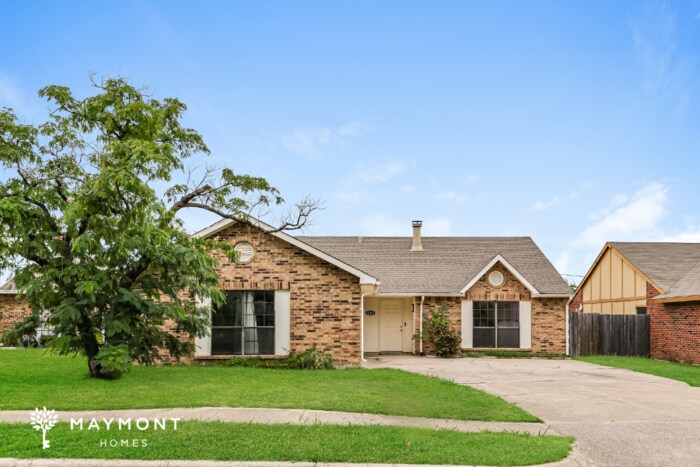 Primary Photo - 2209 Sharpshire Ln