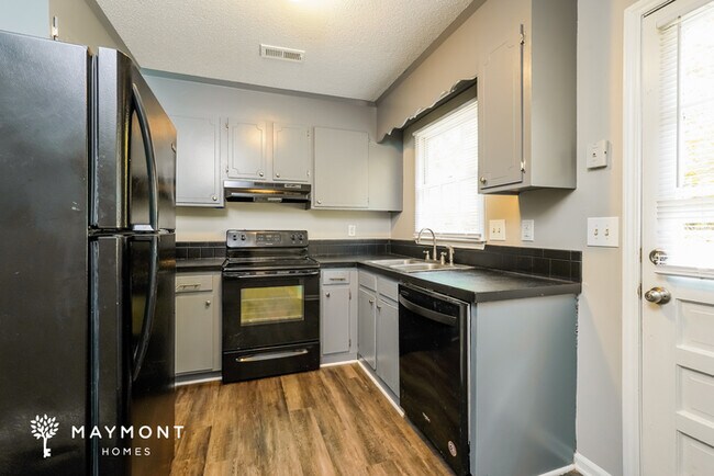 Foto del edificio - 5916 Stoneybrook Cir