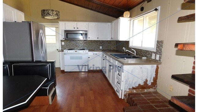 Building Photo - 501 NE Loper Ave