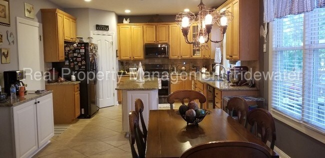Foto del edificio - 584 Hunts Pointe Dr