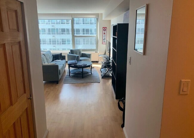 Foto del edificio - 3600 N Lake Shore Dr