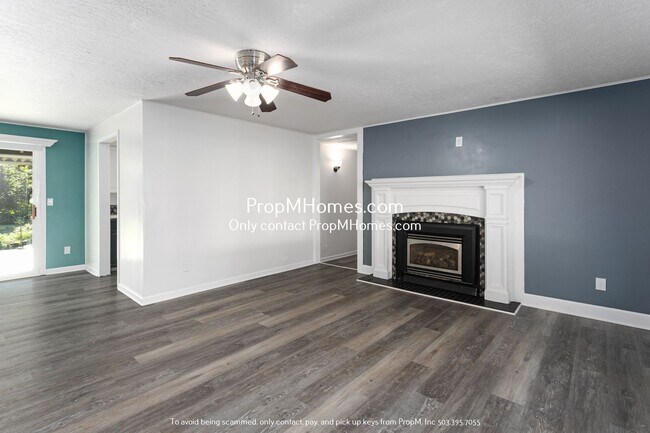 Foto del edificio - Charming Oregon City Home on 1/2 Acre - Fully Fenced Yard!