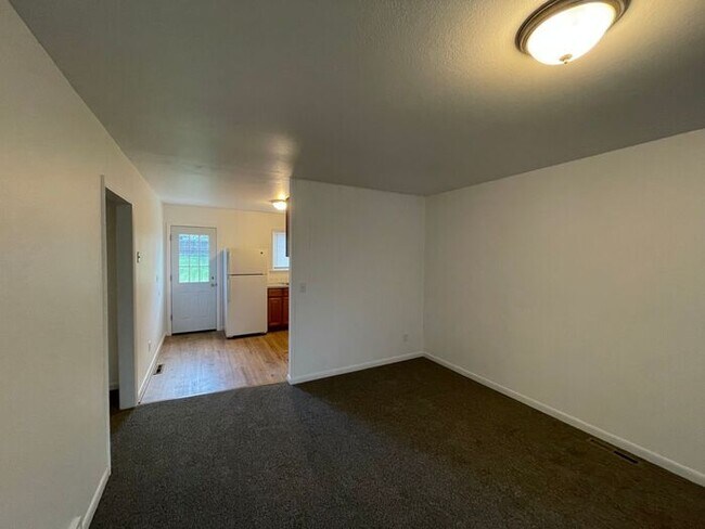 Foto del edificio - 2 Bedroom, 1 Bath Ranch Style Duplex with ...