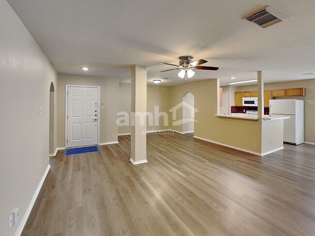 Foto del edificio - 15243 Kamary Ln