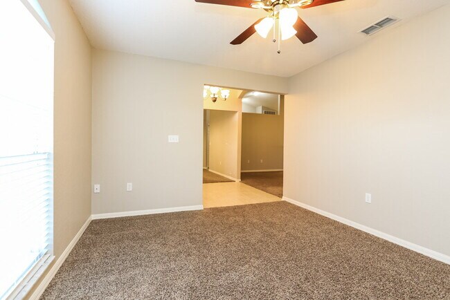 Building Photo - 5800 Driftwood Dr