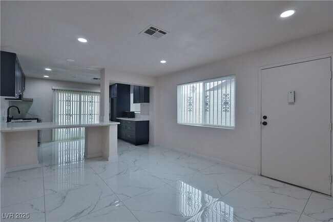 Foto del edificio - 4023 Cll Del Sol