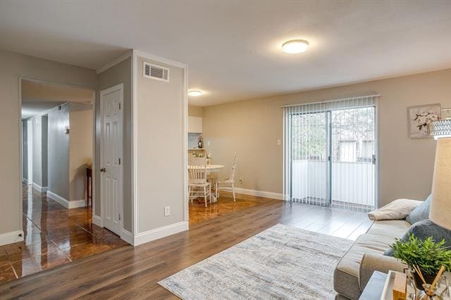 Foto del edificio - 5809 Harvest Hill Rd