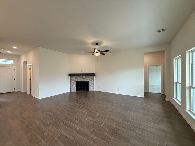 Foto del edificio - 18116 Austin Ct