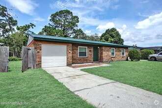Building Photo - 2214 Luana Dr E